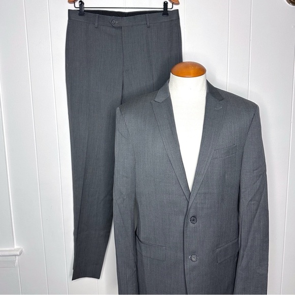 Egara Slim Fit Grey Wool Suit w/ Peak Lapels - Picture 1 of 12